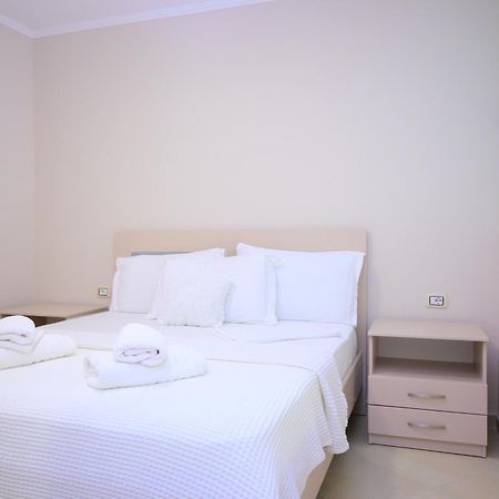 Eleana'S Apartament Sarandë Exterior foto